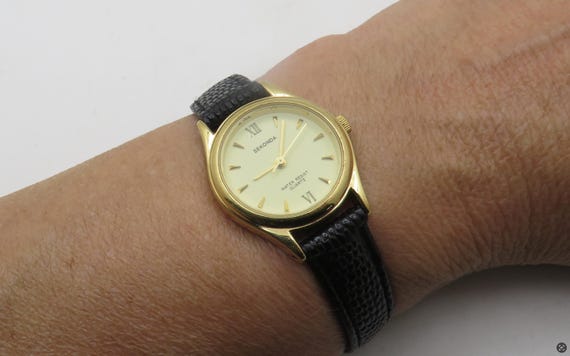Vintage Sekonda Gold Plated Ladies Watch: 90s Style Y16