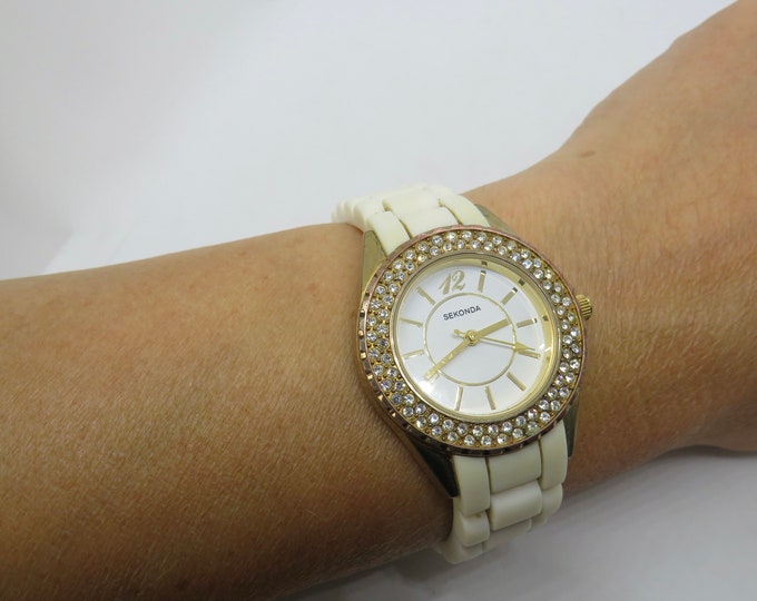 vintage sports watch diamond bezel / Quartz watch / Sports sekonda watch / ladies Watch /white  watch /  sport  / watch / gift for her watch