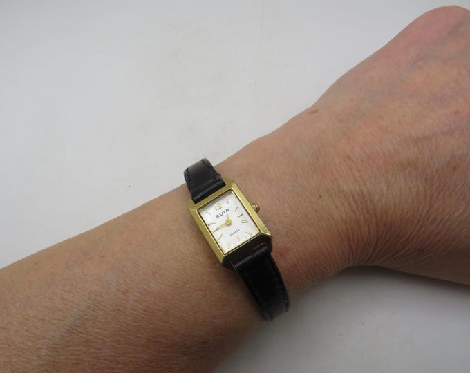 Vintage Avia Watch: Gold Plated, Rectangular Ladies Watch (p8)