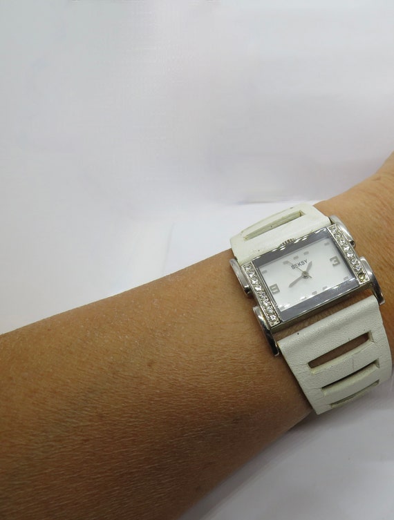 vintage Seksy Sekonda white watch /  90s sports watch / quartz Watch / watch / vintage watch / large watch (B17)