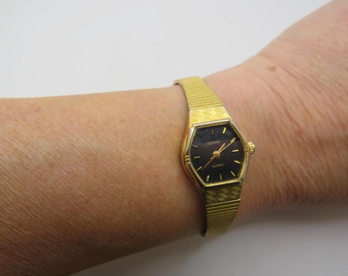 Vintage watch / Citron Quartz womens gold watches /  7.1" wrist / vintage wrist watch / Japan watch / watch / ladies watch (u17)