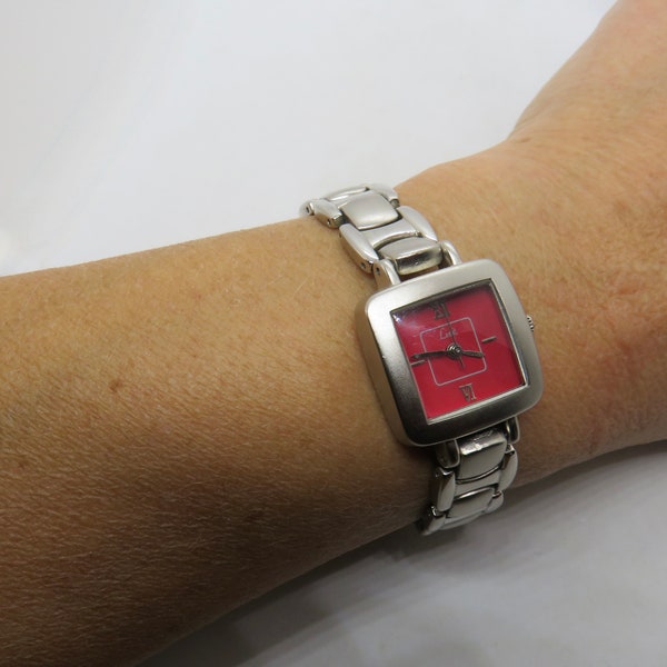 vintage ladies watch / classic red Watch / Limit watch / Vintage watch / Quartz watch / watch / vintage ladies / watch