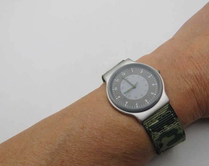 Vintage army watch / military Watch / watch / quartz watch / Green watch / watch / vintage ladies / (Y0)