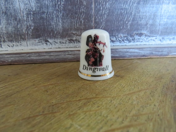 Vintage thimbles Scotland Piper / DINGWALL thimble / beautiful Fine Bone China / places of interest / bone china England made / H8