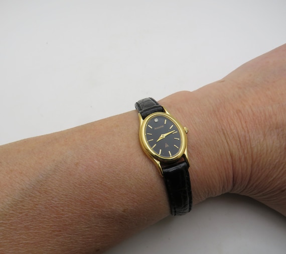 vintage gold watch / 5.8" to 7" wrist size watch / vintage womans  Y2K watch / Japan watch / vintage Watch / watch ladies watch (c9)