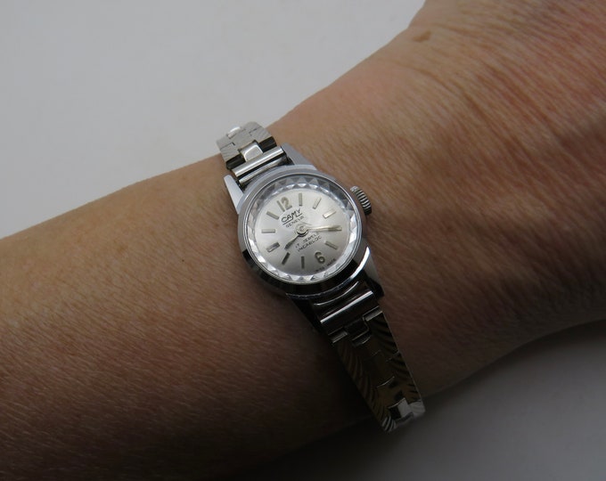 vintage Swiss watch / gift for her / Small wrist watch / mechanical watch / vintage watch / vintage 60s / womans  watch (i16)