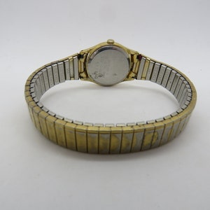 Vintage watch / Seiko watch / Quartz watch / Ladies Dress Watch / ladies small face Watch / Gift for her image 8