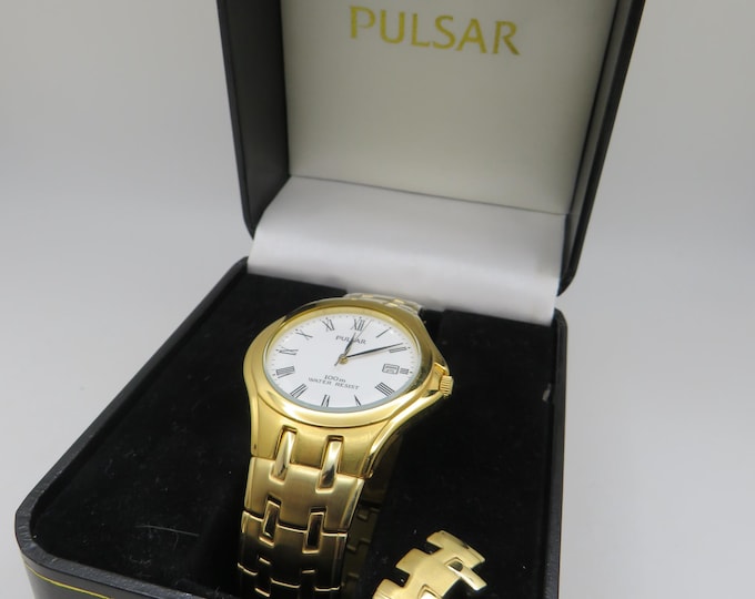 Pulsar by seiko gold sports watch / vintage 100m dive watch / Japan