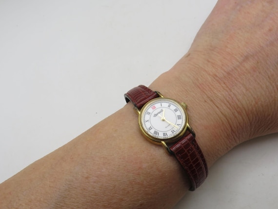 Vintage watch, Gold plate Finish, croc Leather Strap (J8)