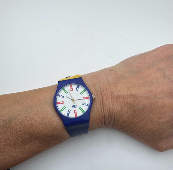 Retro Elephant Watch, Colourful Unisex Quartz Watch, Blue Yellow Strap, 36mm Novelty Wristwatch, Y2K Style Statement Watch (g12)