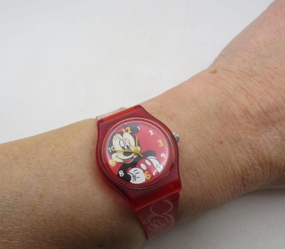 Vintage Disney Mickey Mouse Quartz Watch (i21)