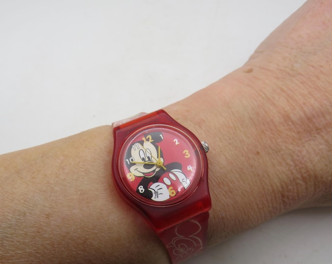Vintage Disney Mickey Mouse Quartz Watch (i21)