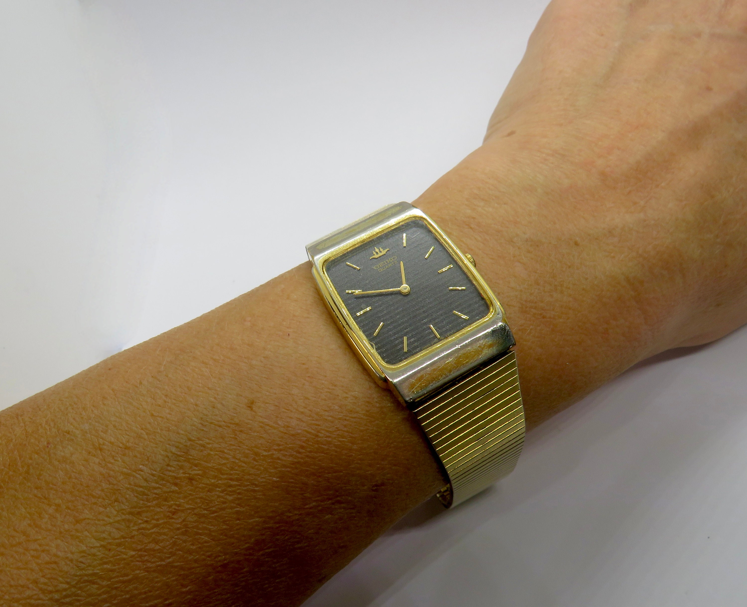 Seiko gold deals rectangular watch