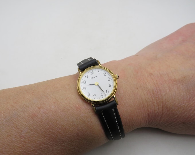 Vintage Pulsar Seiko Ladies Watch: White Dial, Black Leather Strap, Japan Quartz (f27)
