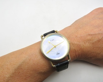 Reloj de vestir vintage chapado en oro con esfera holográfica y correa de piel, Y7