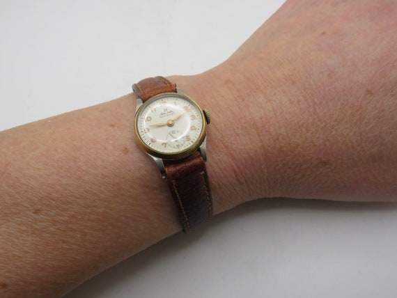 vintage mechanical watch / gift for her / wrist watch Self wind watch  15 jewels Watch / R10
