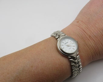 Vintage ELLE Womans Gold Watch Ladies Fashion Watches Gift
