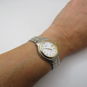 Vintage watch / seiko sports watch /  two tone gold Divers Watch / womens Watch /  Gift for her (p8)
