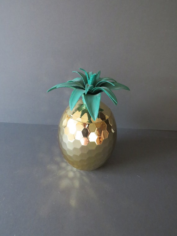 Vintage Pineapple / Funky gold plastic pineapple drinking cup / atomic / movie props (A)