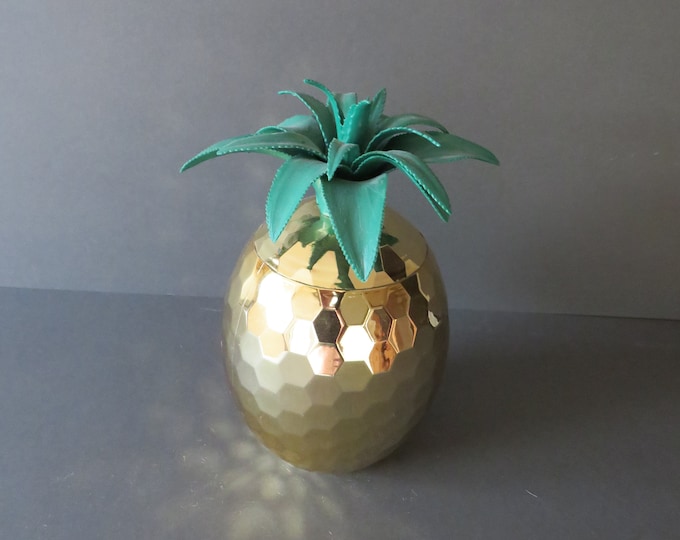 Vintage Pineapple / Funky gold plastic pineapple drinking cup / atomic / movie props (A)