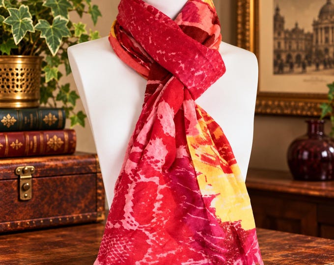 vintage clothing / scarf / made in England / vintage scarf  / ladies wear / vintage clothing /  gift for her / retro scarf / 70/80's scarf