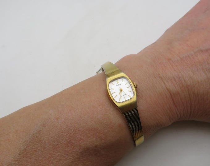 vintage watch / vintage pulsar by seiko wrist watch / womans gold watch / wrist size  6.3" watch / vintage sport  / watch / ladies (N15)