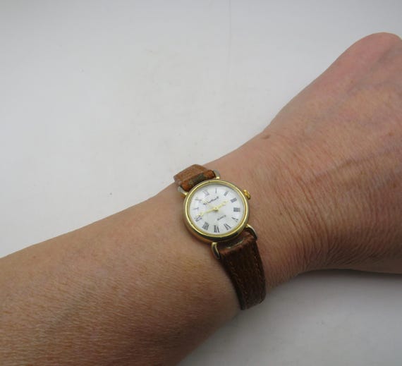 Vintage watch, Gold plate Finish, Brown Leather Strap (T10)