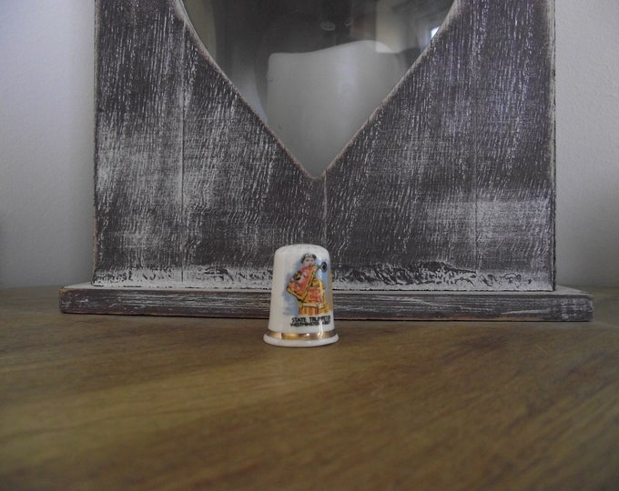 Vintage thimbles / state trumpeter / beautiful Fine Bone China / bone china England made / H2