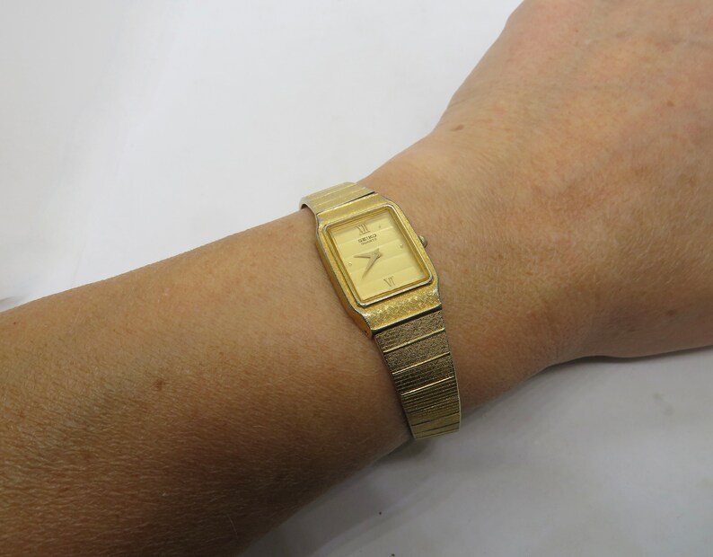 Vintage Gold Tank Seiko Quartz Ladies Watch / Vintage Large | Etsy