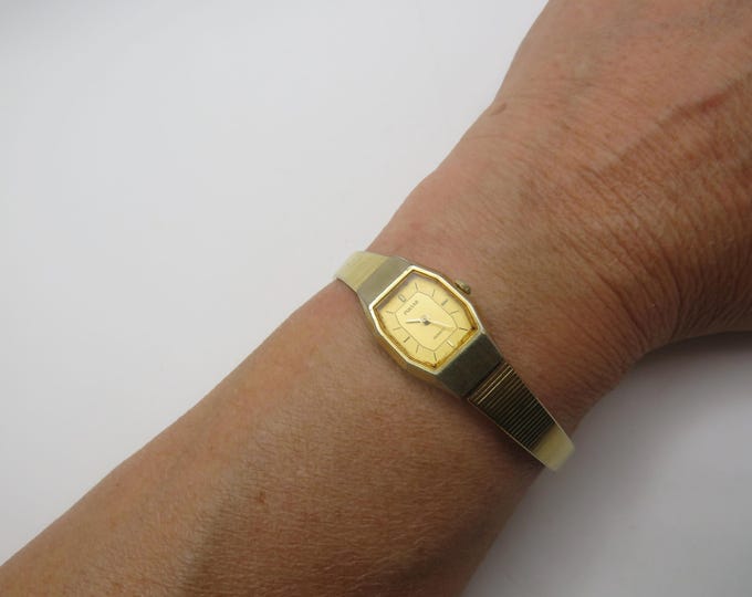 vintage square watch / vintage pulsar by seiko wrist watch / womans gold watch / wrist 6.8" watch / vintage   / watch / ladies watch (x23)