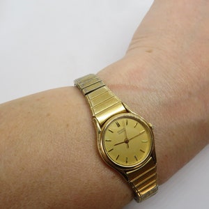 Vintage watch / Seiko watch / Quartz watch / Ladies Dress Watch / ladies small face Watch / Gift for her image 6