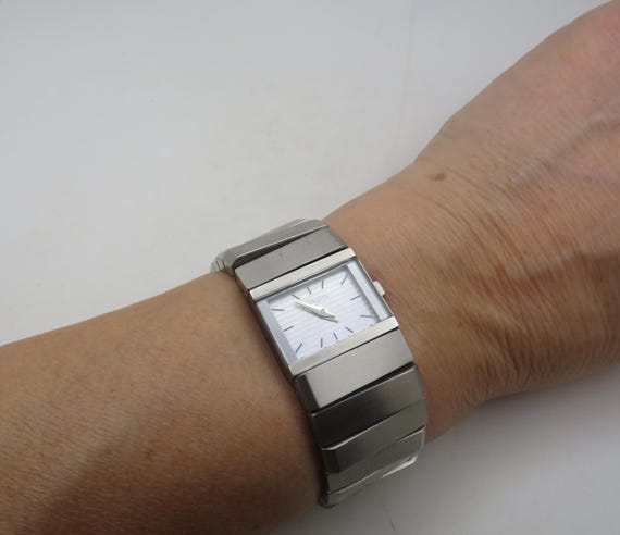 Vintage watch / nixon seductress the siren watch (D4)