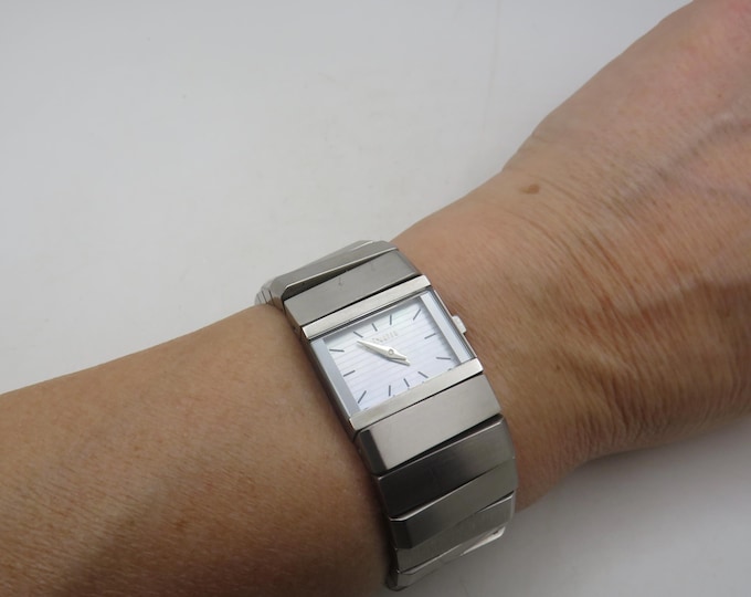 Vintage watch / nixon seductress the siren watch (D4)