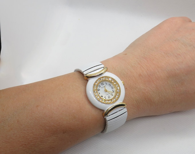 Vintage watch / white and gold Quartz watch / white dial /  womens Watch / expandable watch / diamond / watch / gift for her