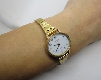 Vintage Swiss 10 Micron Gold Oris 15 Jewels Dainty Ornate  display picture 1
