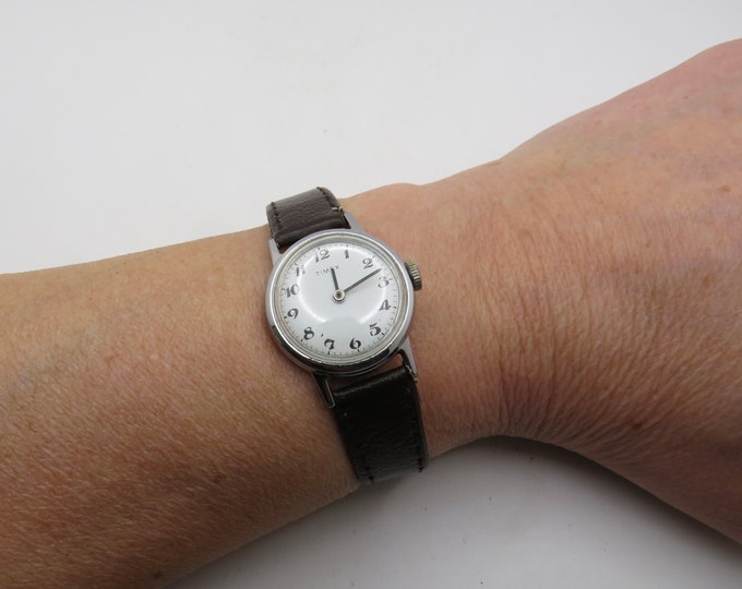 vintage Timex / mechanical watch / gift for her / wrist watch Self wind watch  17 jewels Watch / n23