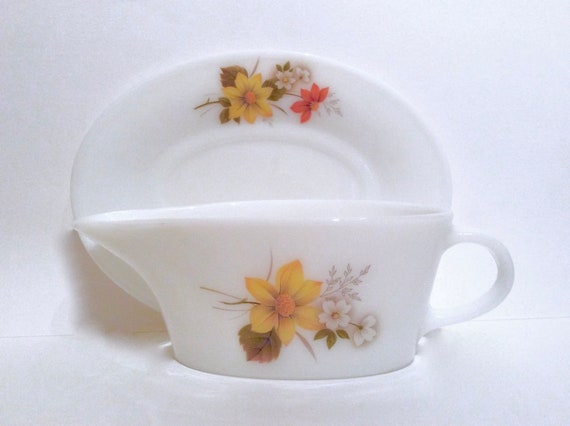 Vintage pyrex / Autum Glory Design / serving plate / Retro pyrex / 1960s plate /JAJ Vintage / Pyrex Checkers / vintage plates / pyrex /
