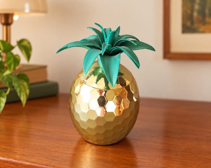 Vintage Pineapple / Funky gold plastic pineapple drinking cup / atomic / movie props (A)