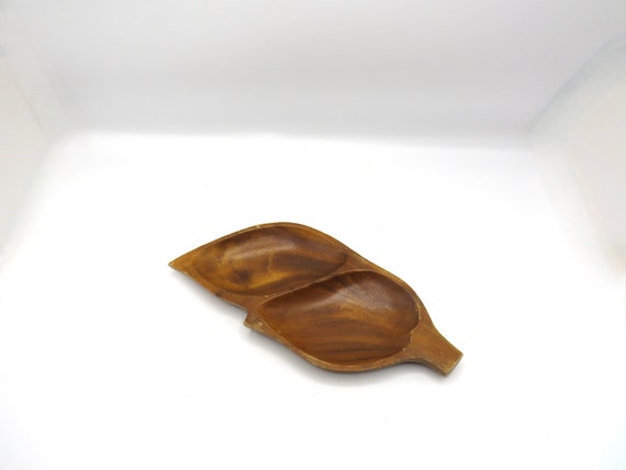 Vintage fruit bowl  / danish Solid wood leaf bowl / medium carved wood fruit Bowl /  bowl leaf  / vintage / teak fruit bowl