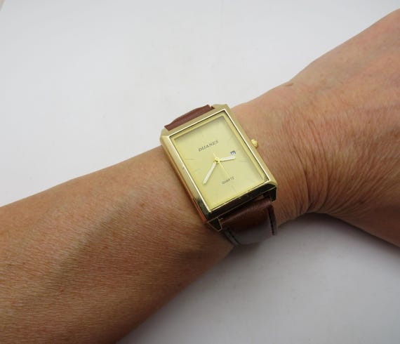 Vintage Rectangle Date Watch: Modern Lightweight Design BB16