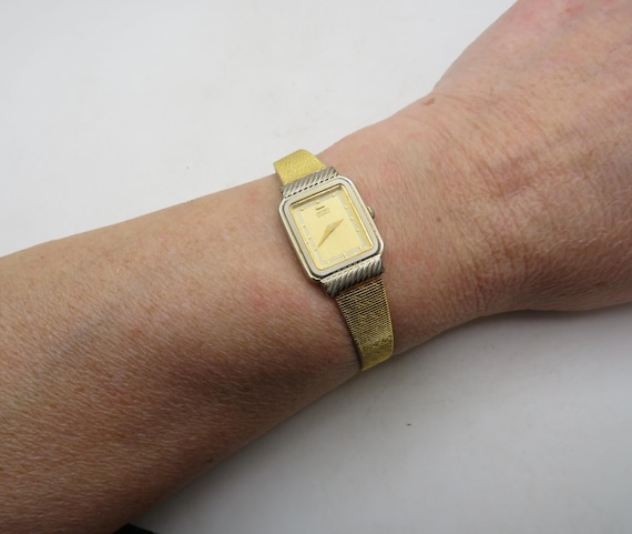 Vintage Seiko Gold square Dial Ladies Watch – 1980s/90s Quartz (w15)