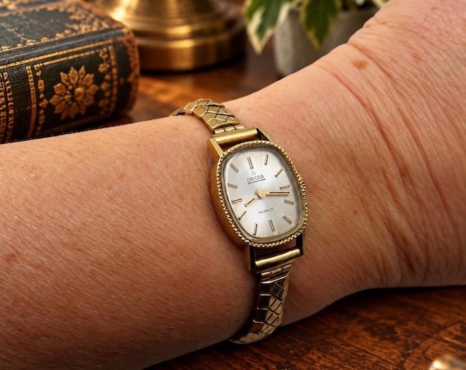 Vintage mechanical watch / womans Gold Watch / ladies Watch / Gift for her / b16