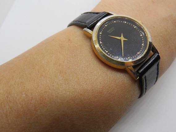 vintage Seiko / Quartz watch / Seiko / jewels / ladies gold watch / leather strap  / watch / vintage  / watch / ladies watch