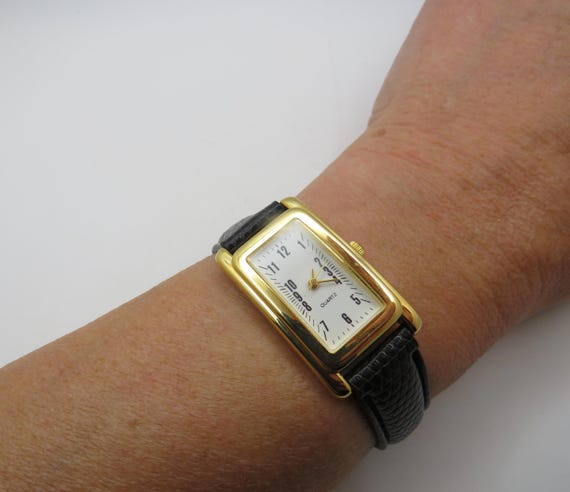 Vintage Lucerne Quartz Watch: Gold Plated Rectangular Ladies Watch (t18)