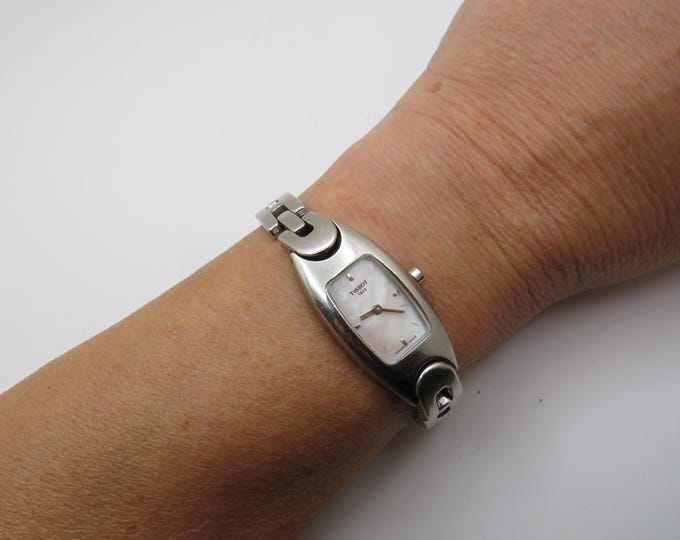 Vintage watch / Gift / womens watches / 6.7"wrist  / Tisssot / vintage Watch / pearl dial watch / vintage sport / gift for her / m10