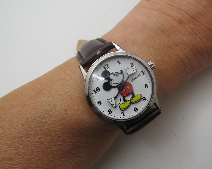 Vintage Disney Ingersoll / Unisex Watch. Vintage  Dress Watch /  Watch / Gift for him (x15)