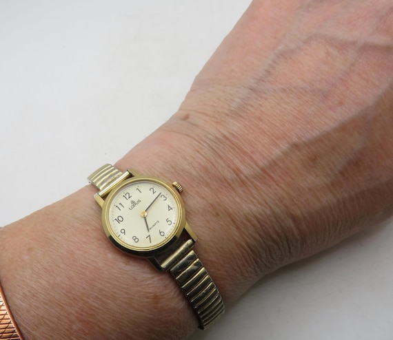 Vintage expanding Watch gold Dress Watch (q18)