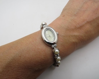 Vintage Avon Pearl Watch: Ladies Diamond Accent Dress Watch, Y8