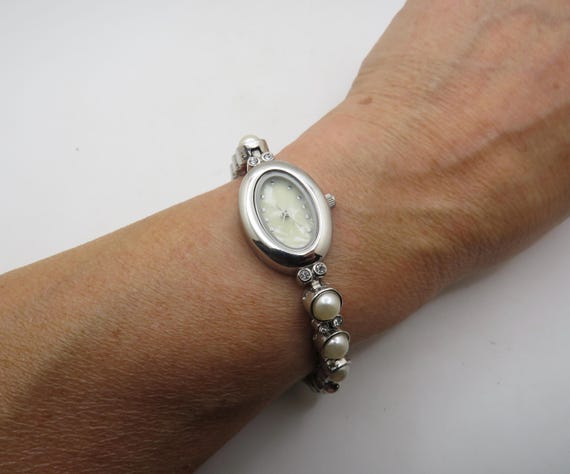 Vintage Avon Pearl Watch: Ladies Diamond Accent Dress Watch, Y8