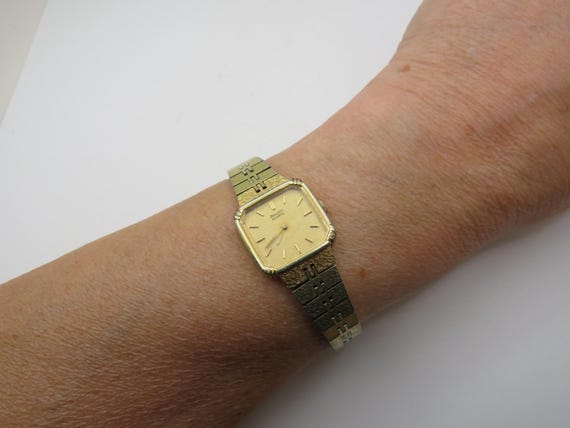 Vintage seiko wrist watch / womans gold watch / small wrist 5.7" size watch / vintage sport  / watch / ladies watch (q24)
